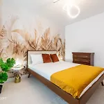 Spacious 1014 B4