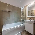 Spacious 1014 B4 Apartman *