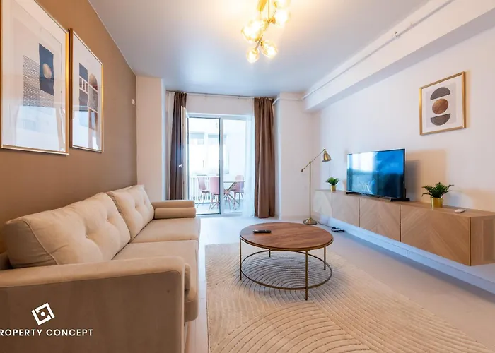 Spacious 1014 B4 Apartment